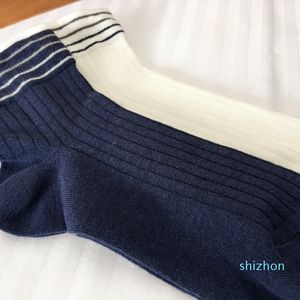 2022 New Fashion Mens Sock Mens 고품질의 짧은 양말 면화 조화 편안한 십대 양말 양말 학생 1 크기 최고 품질