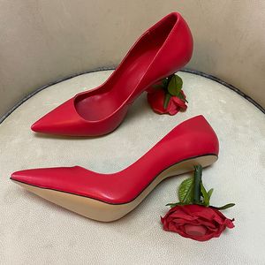 Lady Suede 2022 in pelle di pelle di pecora da signore scarpe da signore rosa pilastri con tallone alto con punta di punta europea America in passerella e size per matrimoni in autunno dimensioni 8172