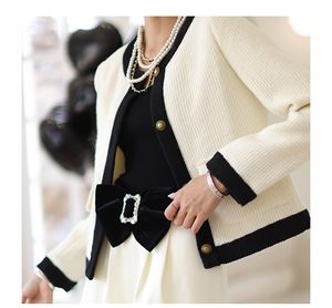 2022 가을 라운드 넥 트위드 패널 재킷 대비 대비 컬러 긴 소매 단일 가슴 포켓 재킷 코트 짧은 아웃웨어 22G186241