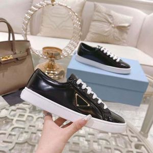 Luxury Brand Casual Shoes Metal Triangle Logo Sneakers Low Top Men's and Women's Casual Shoelace Box