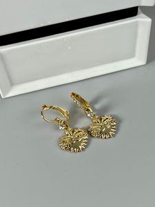 Micro Inlays Gold Ladies Vogue War Cuff Серьги с серьгами -хрустальными буквами. Пенденты 18 тыс. Золото, а антиаллерги