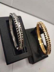 Женский браслет золотой дизайнер дизайнер оборудования ювелирные ювелирные украшения женский брак серебряный набор бриллиант любовь, мужчина, пара браслетов, устушки для закваров