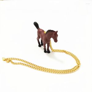 Naszyjniki z wisiorkami KUGUYS śliczne śmieszne symulowane żywica nieszkodliwy naszyjnik z koniem dla kobiet modne akcesoria jubilerskie