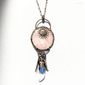 Подвесные ожерелья Большое кольцо розовое Quartz Sun Face Rock Points с голубыми ювелирными украшениями Kyanite Moon