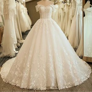 Abiti da sposa vintage a linea A con spalle scoperte Appliques Abito da sposa in tulle di lusso senza maniche lunghe in Arabia Saudita