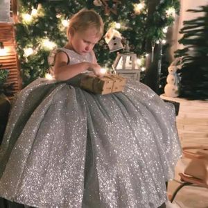 Kız Elbiseler Gümüş Parlak Malzeme Çiçek Düğün Doğum Günü Partisi Pageant Ball Roole Cemaat için Küçük Prenses