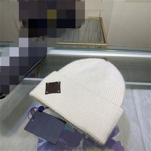 2022 Top Skull Caps moda gorro de malha boa textura chapéu legal para homem mulher 8 cores