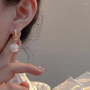 Orecchini pendenti Semplice squisito stile celebrità Goccia di perle dorate per donna 2022 Gioielli di moda coreani Accessori dolci da ragazza di nozze