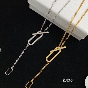 Luxury Designer V Letter Pendant Necklaces 18K Gold Plated Crysatl Rhinestone Sweater Necklace Women Wedding Party Jewelry Accessories No Box