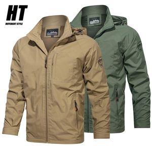 Giacche da uomo Marca Giacca a vento Soft Shell Soprabito Trekking Outdoor Militare Cappotto con cappuccio Trim Abbigliamento casual maschile 5XL 220829