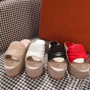 Strandtofflor mode Tjockbottnad designer Dam Skor Tecknad Alfabet dam Plattform Sandaler Läder Klackar bokstav Högklackade Slides storlek 36-40-41-us4-us10 Med låda