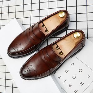 Loafers män skor solid färg pu brogue graverad mask en pedal mode företag casual daglig all-match ad011