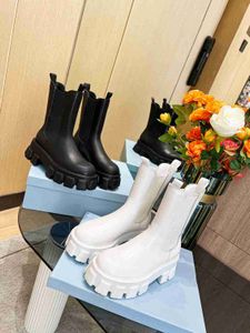 デザイナーブーツレザーナイロンカルフスキンブーツブラックホワイト太い屋外ショートブーツ冬の女性の戦闘靴オプション35-41