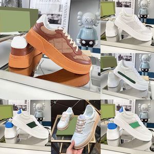 2022 Luxury Designer Shoes Time Out Calfskin Men Women Leather Casual Sneaker Open Back Fuchsia Khaki Green Gold Embossed Sole Deep Blue Printed Sneakers Trainers