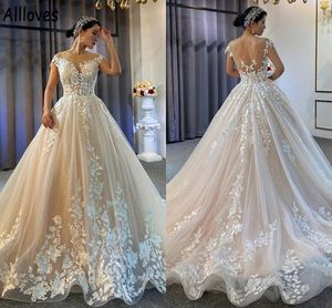 Splendidi abiti da sposa con applicazioni di pizzo con maniche ad aletta e collo trasparente Abiti da sposa Plus Size Sweep Train Abiti da ricevimento da sposa sexy aperti sul retro CL1030