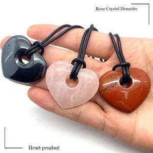 Pendant Necklaces Heart Shape Natural Stone Rose Crystal Hematite Necklace 30X35mm Fashion Red Ladies Jewelry Gift