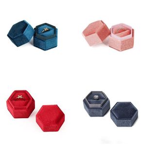 Hexagon Shape Velvet Jewelry Ring Box Lagring Fodral Hållare Vigselring Displayboxar för flickor Kvinnor Presentörhängen Förpackning