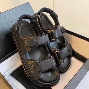 2024 Designer Mulheres Sandálias de Alta Qualidade Mulheres Slides Cristal Bezerro Couro Sapatos Casuais Plataforma Acolchoada Verão Praia Chinelo 35-42 Com Caixa