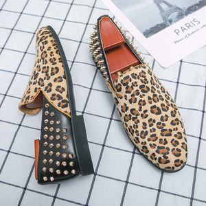 Мужские ботинки лоферы леопарда печати искусственная замша личность заклепок модные обычные свадебные вечеринки ежедневная универсальная реклама b