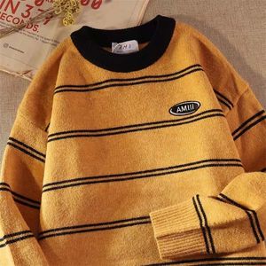 Erkek Sweaters Hong Kong Rüzgar Ins Vahşi Çizgili Yuvarlak Boyun Süvarisi Erkekler ve Erkekler Sonbahar Kış Kore Versiyonu Trendi Kiti Gevşek Çift Swea 220830