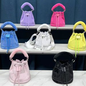 2024NEW Desen Moda Kadife Çantalar Çanta Kadınlar Ünlü Markalar Omuz Çantası Tasarımcısı Lüks Çantalar Çantalar Zincir Crossbody Bag Letter