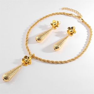 Andra smyckesuppsättningar Fashion Nigerian Woman Wedding African Flower Jewelry Set Gold Color Dubai Necklace Pendant Earings Bridal Gift 220831