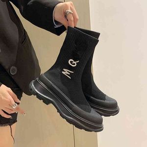L￤ssige Schuhe Ins Mode Socken Schuhe Frauen 2022 Herbst Neue dicke Boden gestrickte elastische Sportstil Dunkle Mode Martin Boots