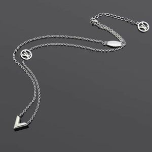 Luxury V Necklace Women Stainless Steel Gold Chain Necklaces Fashion Couple Jewelry Gifts for Woman Accessories Wholesale