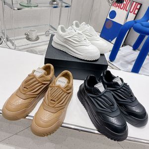 Designer män skor plattform sneakers läder sport sneaker äkta kohud vattenbord trendig utomhus bergsklättring tränare flygbåt casual sko no410