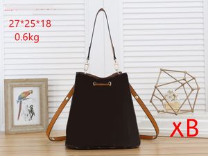 2023 Sıcak Satış Newi Kadın Klasik Çanta Çanta Çantalar Çanta Çanta Çanta Deri Deri Omuz Kova Çantaları Messenger Crossbody Tote Bagsq Cüzdan 7125