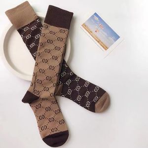 Schwarze weiße Socken Designer Herren Chaussette Herbst Winter lange bequeme süße Socke Mujer Streetwear