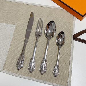 La sua cucina da campo Set di posate da intaglio in argento dorato Cucchiaio forchetta Coltello Set di stoviglie da tè in acciaio inossidabile Utensile da bar semplice e snello 304