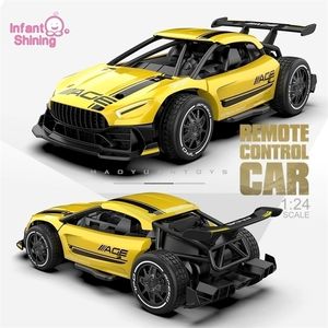 ElectricRc Araba Bebek Parlayan RC Radyo Kontrolü 24G 4ch Yarış Otomobil Oyuncakları Çocuklar İçin 1 24 Hızlı Elektrikli Mini RC Drift Sürüş Araba 220830