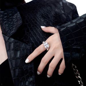 Parasitic Series Niche Design Inlaid Zircon Ring High-Quality Irregular Sweet Cool Couple Fashion Love Gift Accessories