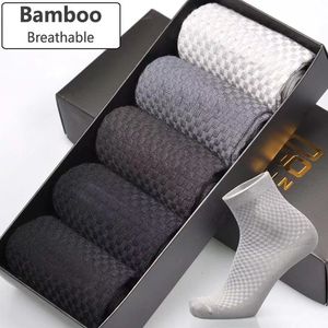 Meias masculinas 5Pairs de alta qualidade Fibra de bambu Sweat Absorve Business Business de tubo médio respirável Casual Tamanho grande 3845 221130