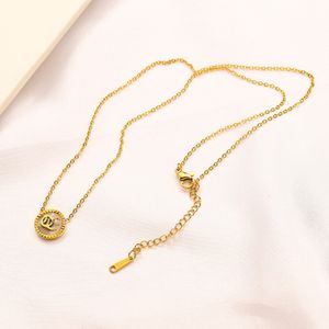 Colar de design de luxo Marca de ouro 18K Colares de aço inoxidável Carta de gargantilha Carta pendente de moda feminina Acessórios de jóias de casamento amor presentes AA1959