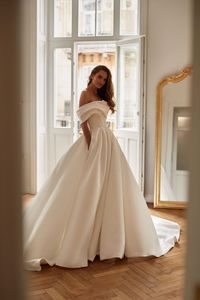 Sexy Bohemian Plus Size A Line Wedding Dresses Off Shoulder Satin Court Train Open Back Lace Up Back Backless Beach Boho Bridal Gowns Custom Made