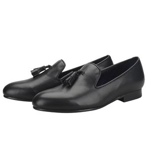 Scarpe eleganti 2023 Mocassini da uomo in vera pelle liscia nera Mocassini maschili classici in stile nappa britannico Slip-On Pantofole da fumo