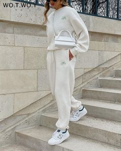 女性の2ピースパンツWotwoy Winter Fleece Tracksuit 2セットソリッド厚いOネックプリントスウェットシャツとドローストリングズボンの女性ルーズスーツ221130