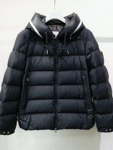 Mäns västar Vinterbrev Huven Windproof Down Coat Designer Mens Casual Loose Black White Duck Puffer Jacket Zn152 221130