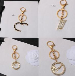 10Color Letter Keychains Märke Luxur Designer Famous Leather Keychain Liten Sweet Wind Metal Car Key Key Chain Fashion Accessories