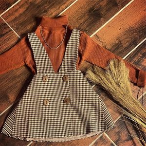 Kläder sätter flickor Autumn Fashion Clothes Set 2 Pieces Suit Solid Turtleneck Topps Plaid Suspender KIRT KIDS 1 6Y 221130