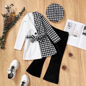 Kläderuppsättningar 2 7t Infant Kids Baby Girls 3st kläder Set Long Sleeve Plaid Patchwork Coat Tops Flare Pants Hats Spring Autumn Outfits 221130