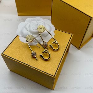 Luxury Diamond Ball Designer Jewelry Set Gold Chain Halsband Kvinnor Studs Fashion Earrings Creative Clip Form M￤n F Bangle With Box 2022