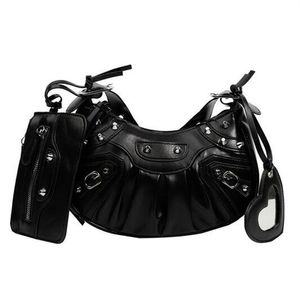 Ny stil halvmåne tvärsäck kvinnor handväskor handväskor lädernit blixtlås stängning hjärtformad spegel vanlig axel motorcykelväskor