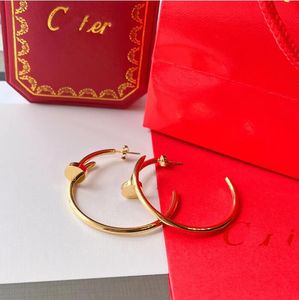 Designerörhängen för kvinnor utsökta fashionabla 18k guldpläterade charmdesign diamant med lyxiga smycken premium gåvor för flickor valda