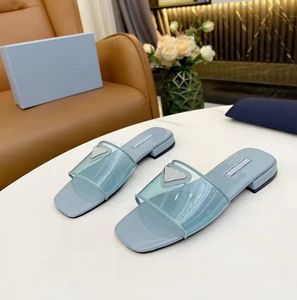 Kapcie slajdów damskich moda PVC płaskie skórzane sandały luksusowy pokaz na zewnątrz butów plażowych butów podarunkowy rozmiar 35-43