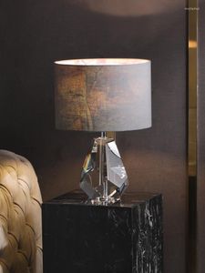 Lampy stołowe postmodernistyczne lampa kryształowa kreatywna miękka dekoracja luksusowa sypialnia nocna studia