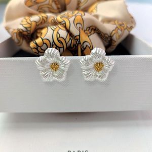 Kolczyki stadniskie luksusowy moda szczotkowana starożytny srebrny kwiat dla kobiet 2022 francuski projektant biżuterii urodziny