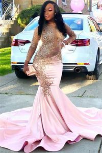 2023 Sexy Arabic Prom Dresses Pink Crystal Beaded See Through Satin Long Sleeves Jewel Neck Illusion Evening Dress Mermaid Formal Party Gowns